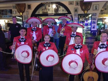 MARIACHIS EN EL DF